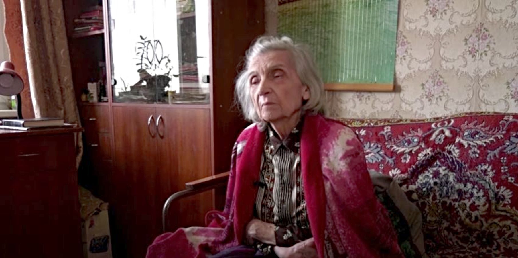 Bibliotecaria de 87 años sufrió el asedio de Leningrado y sobrevive ahora a las bombas en Járkov