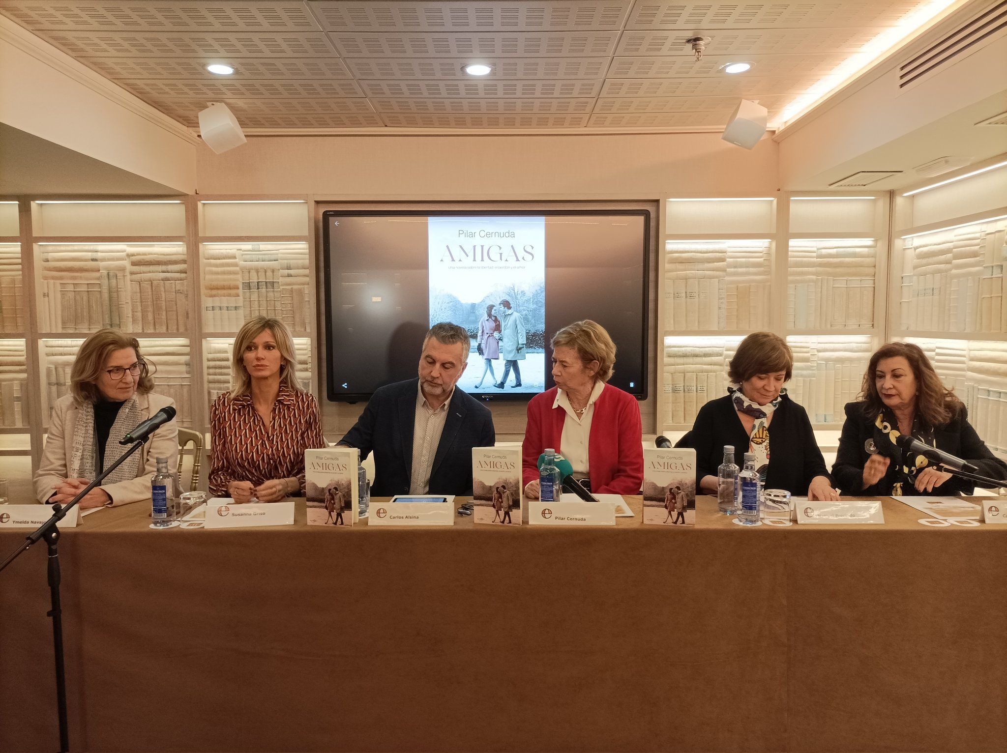 Pilar Cernuda presenta 'Amigas', un retrato generacional en forma de novela