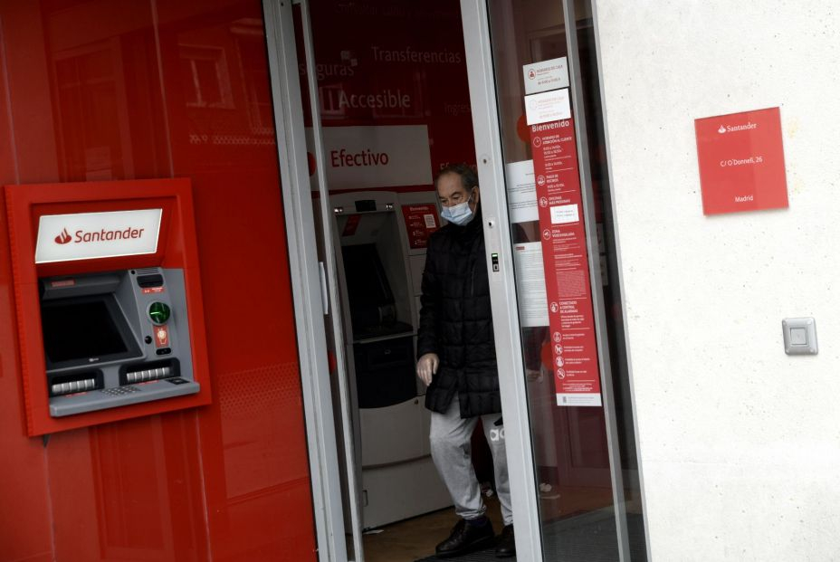 Exclusión financiera: los bancos con más trabas en forma de comisiones para los mayores Exclusión financiera: los bancos con más trabas en forma de comisiones para los mayores