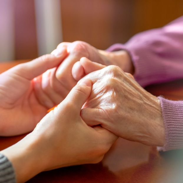 Convivencia intergeneracional: la propuesta para paliar la soledad de los mayores de Lugo. Foto: Bigstock Convivencia intergeneracional: la propuesta para paliar la soledad de los mayores de Lugo. Foto: Bigstock