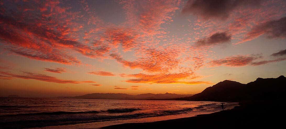 Atardecer en la playa del Castellar de Mazarrón. Foto: Murcia Turística