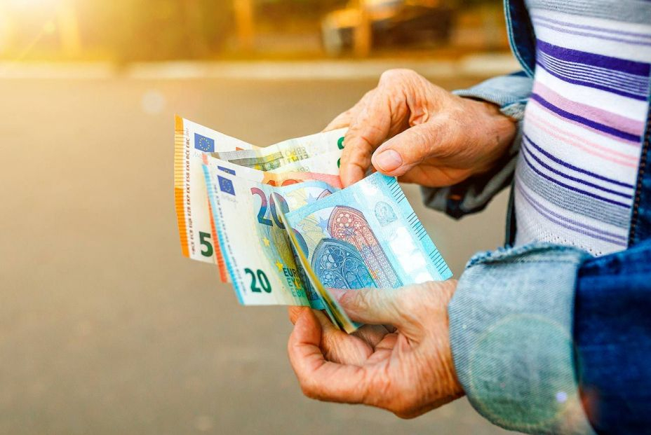 La crisis por la guerra ucraniana coloca a los mayores como sustento de la economía familiar. Foto:bigstock