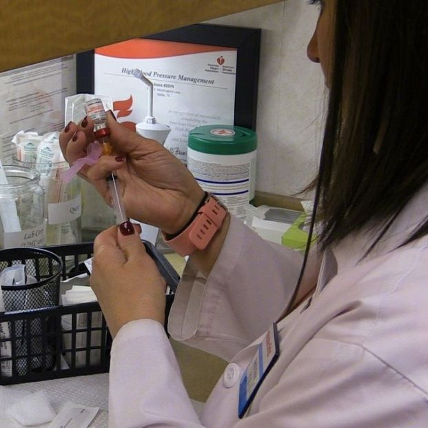 CEOMA pide que se armonice el calendario vacunal vital en España para las personas mayores. Foto: Europa Press CEOMA pide que se armonice el calendario vacunal vital en España para las personas mayores. Foto: Europa Press